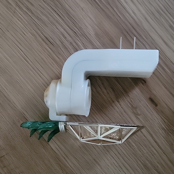 Pineapple Wallflower Plug - Picture 6 of 8